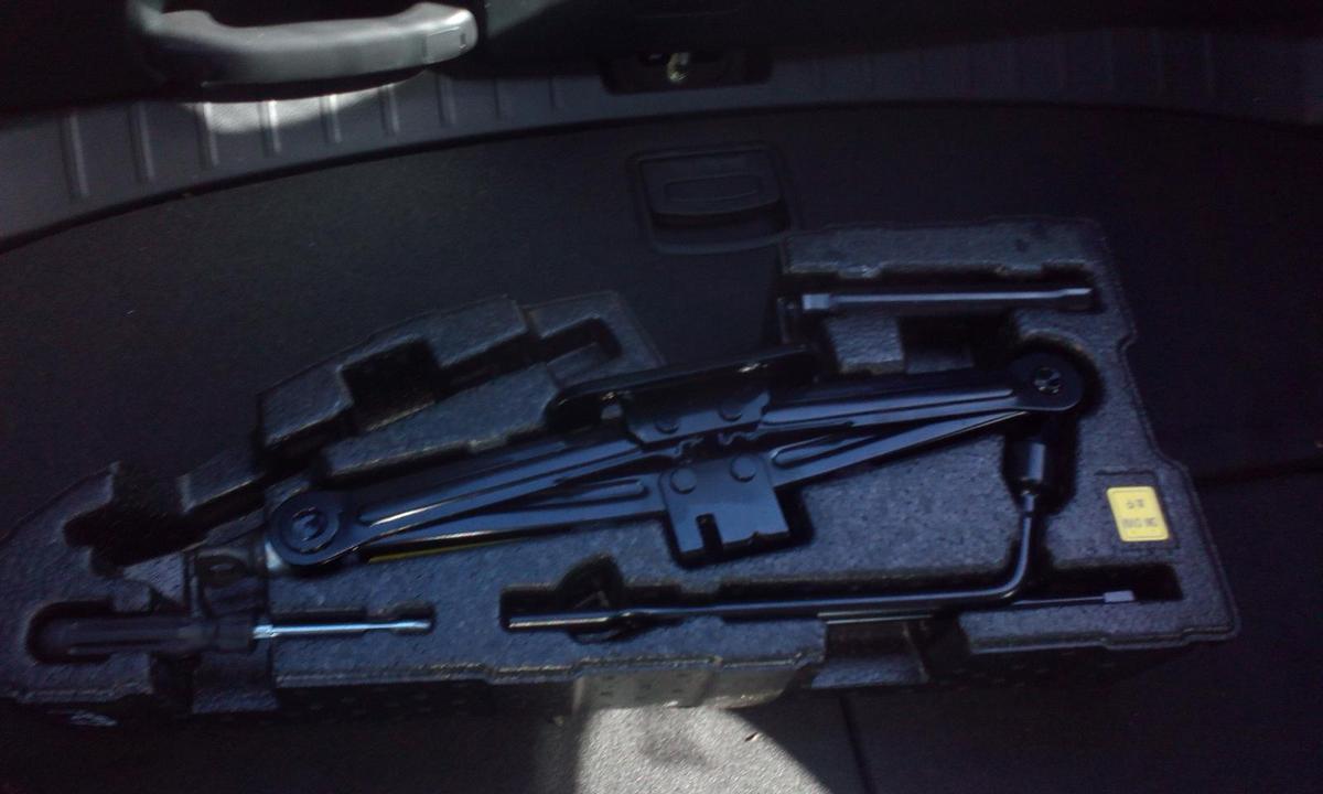 1000657200-Jack/Tool Kit