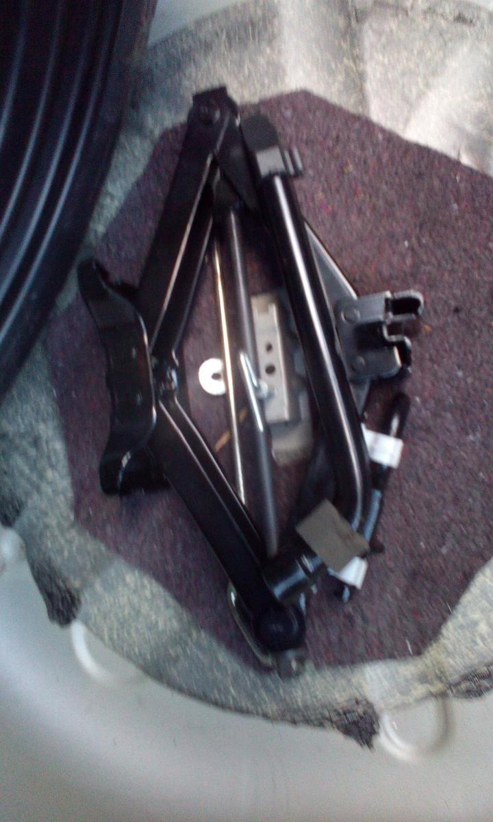 1000705354-Jack/Tool Kit