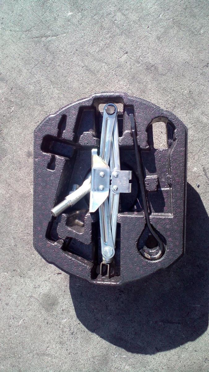 1000716023-Jack/Tool Kit