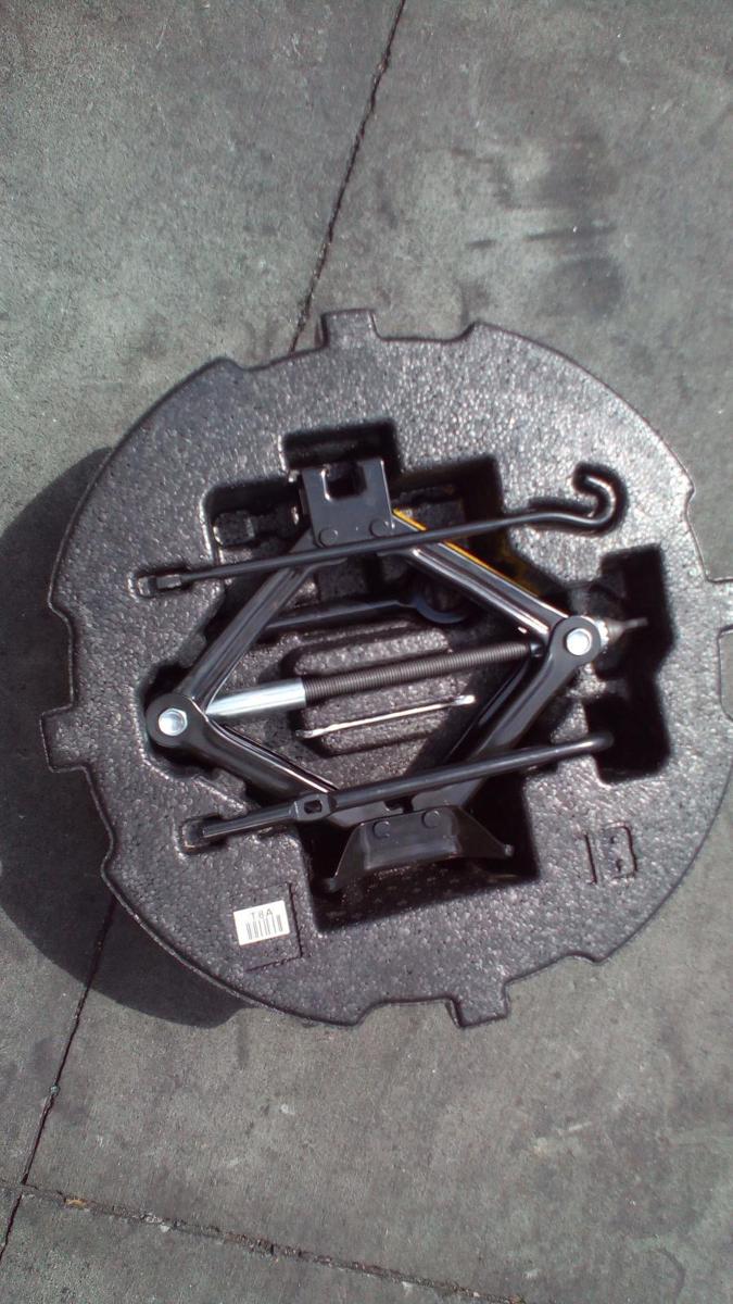 1000724644-Jack/Tool Kit