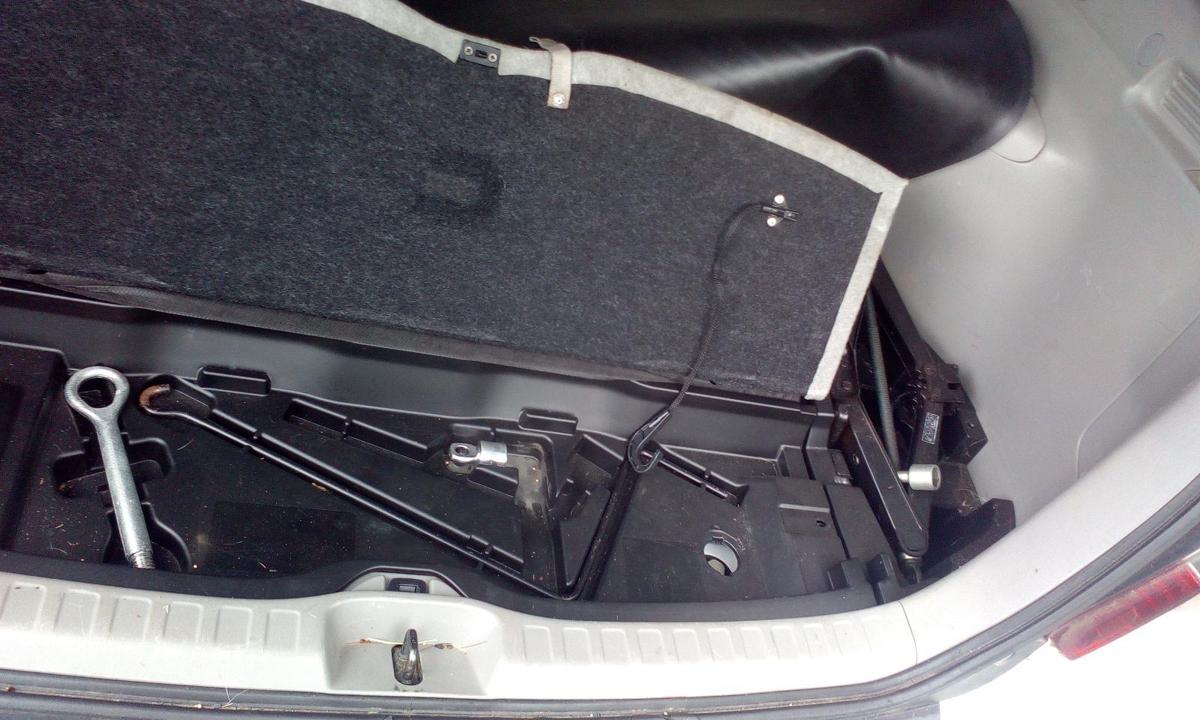 1000742991-Jack/Tool Kit
