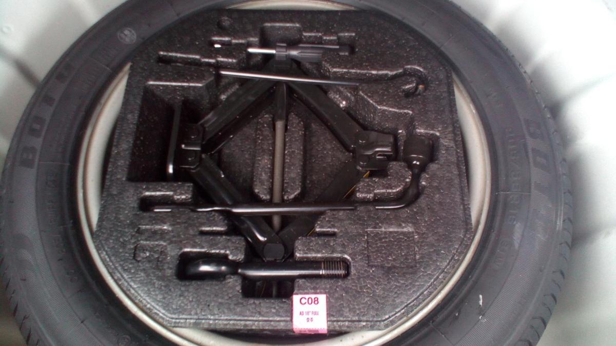 1000743739-Jack/Tool Kit