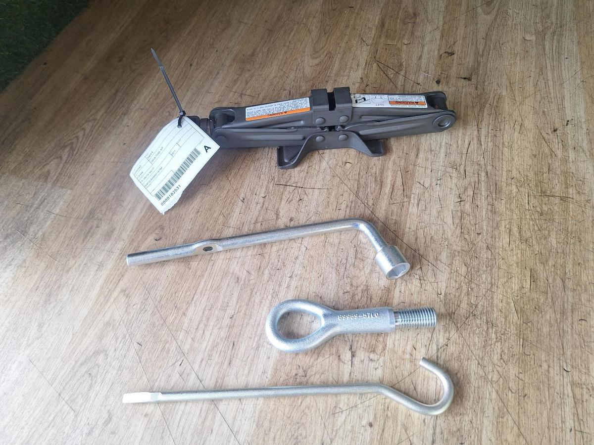 Jack/Tool Kit for SUZUKI SWIFT