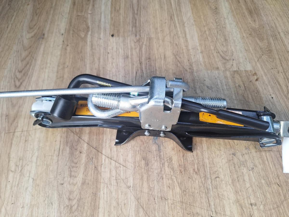 Jack/Tool Kit for NISSAN QASHQAI