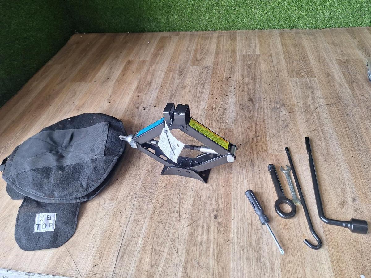 Jack/Tool Kit for HYUNDAI ACCENT