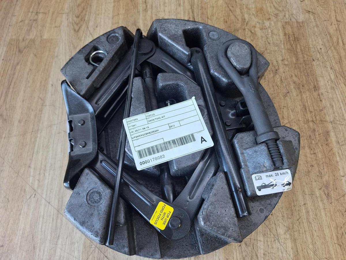 1000883047-Jack/Tool Kit Top