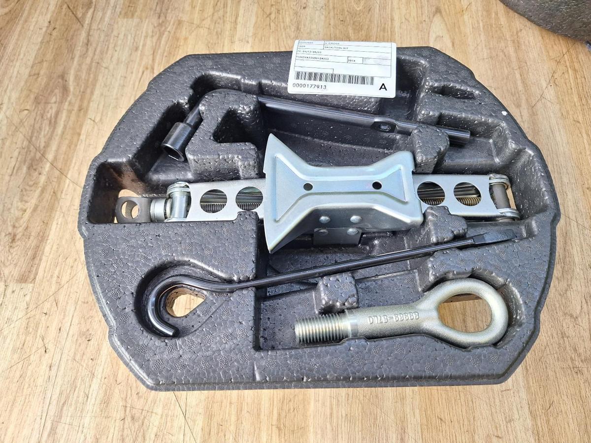 1000884975-Jack/Tool Kit Top