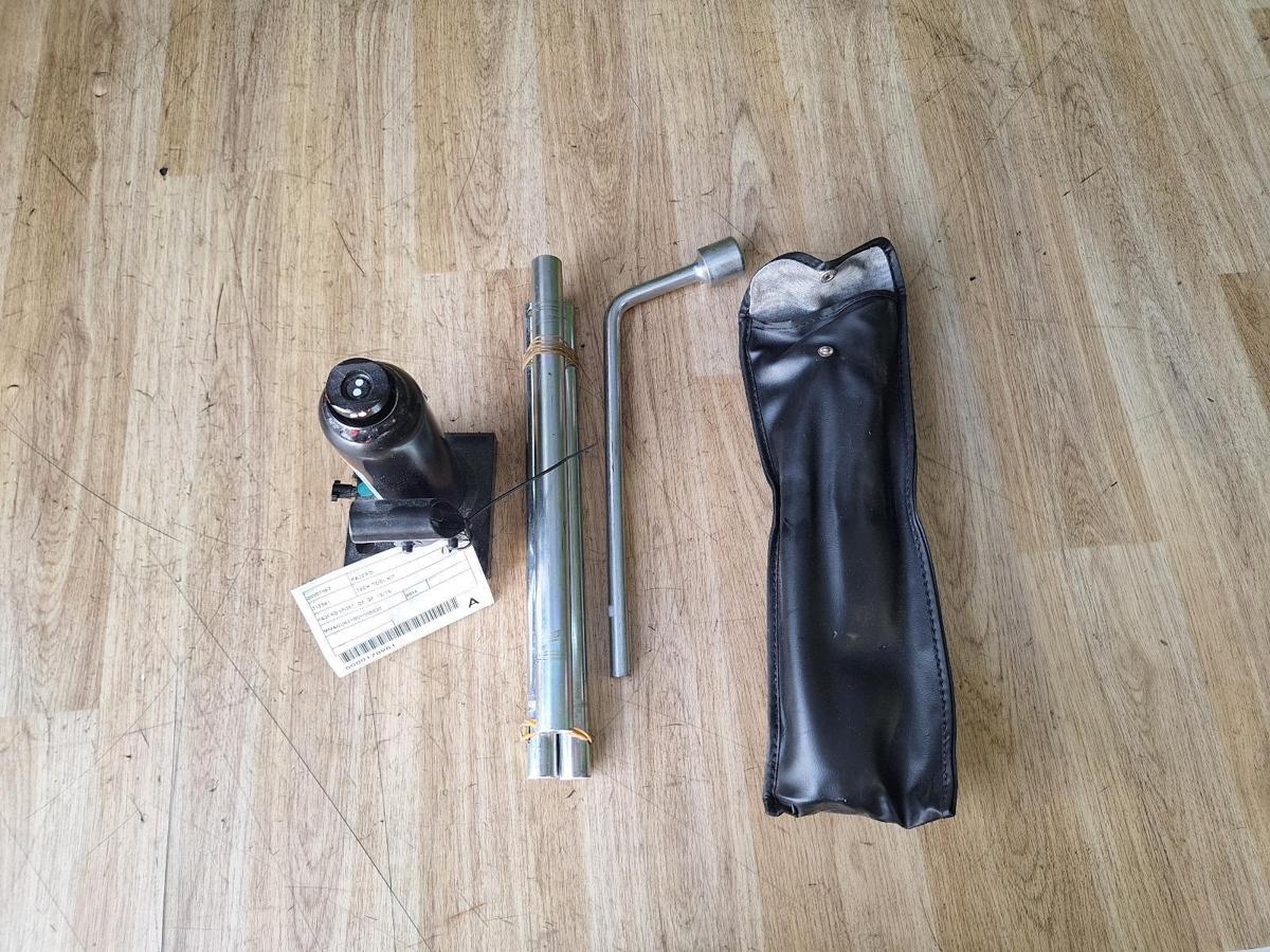 1000885762-Jack/Tool Kit Top