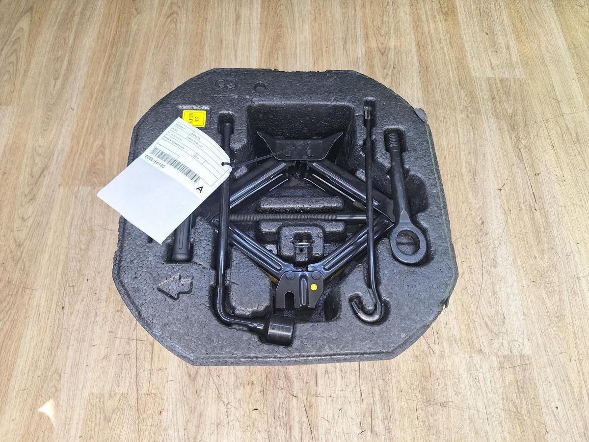 1000929916-Jack/Tool Kit Top