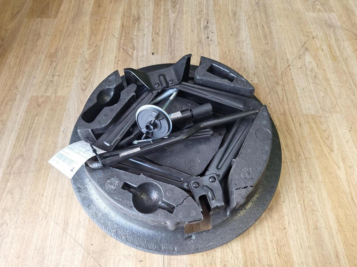 1000889392-Jack/Tool Kit Top
