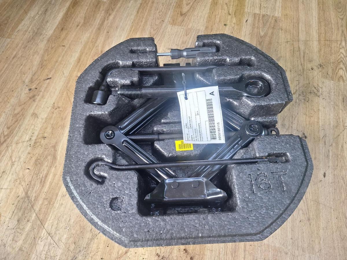 1000895599-Jack/Tool Kit Top
