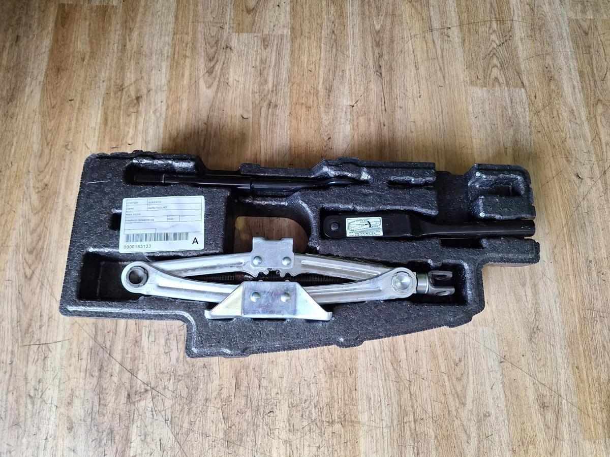 1000910057-Jack/Tool Kit Top