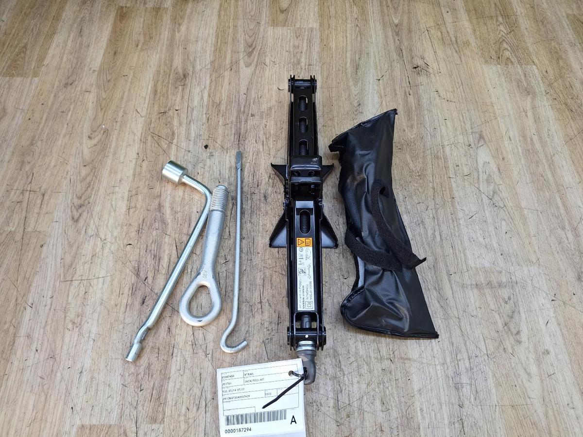 1000933858-Jack/Tool Kit Top