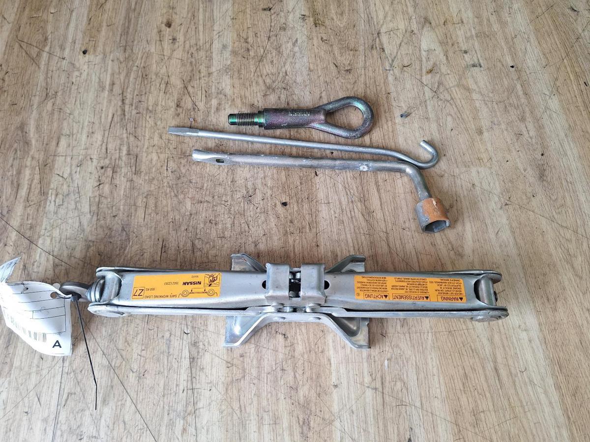 1000908535-Jack/Tool Kit Top