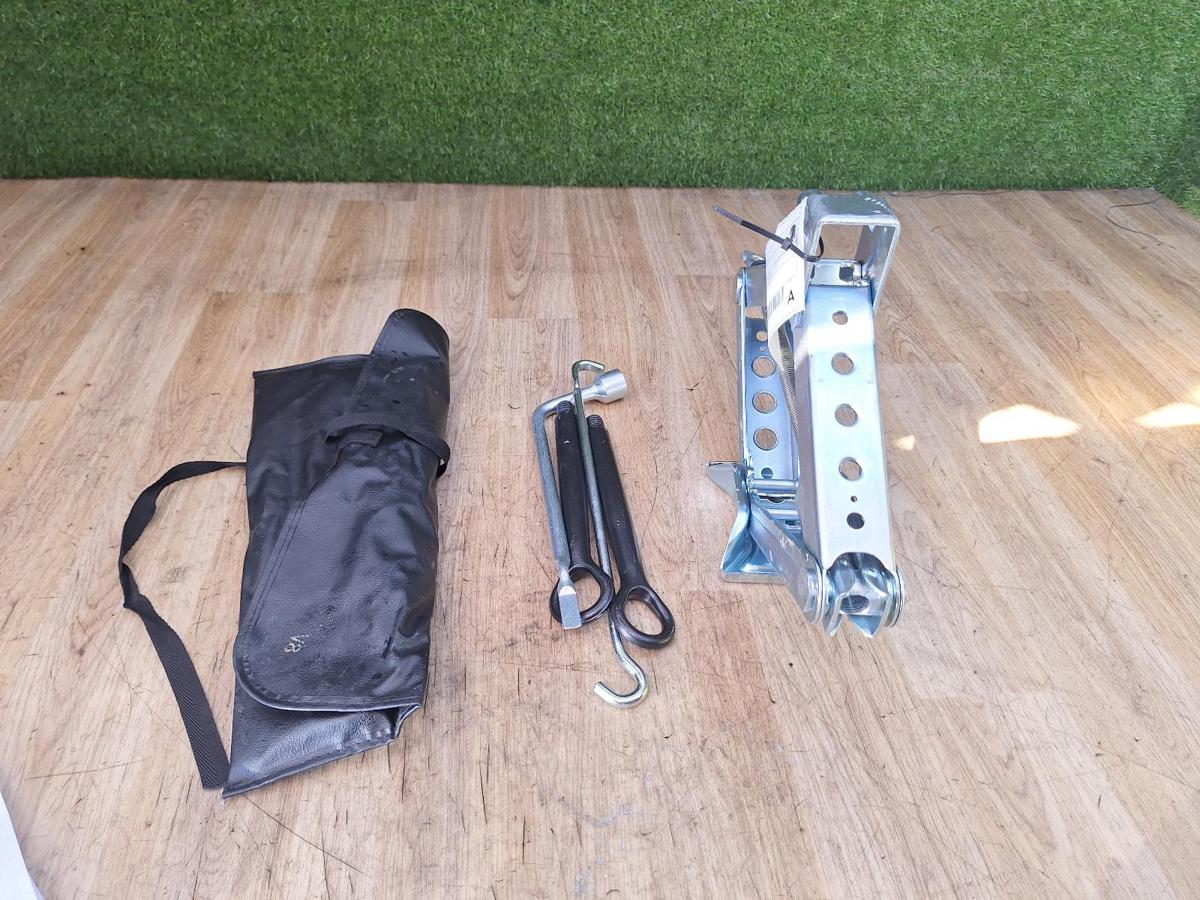 1000931021-Jack/Tool Kit Top