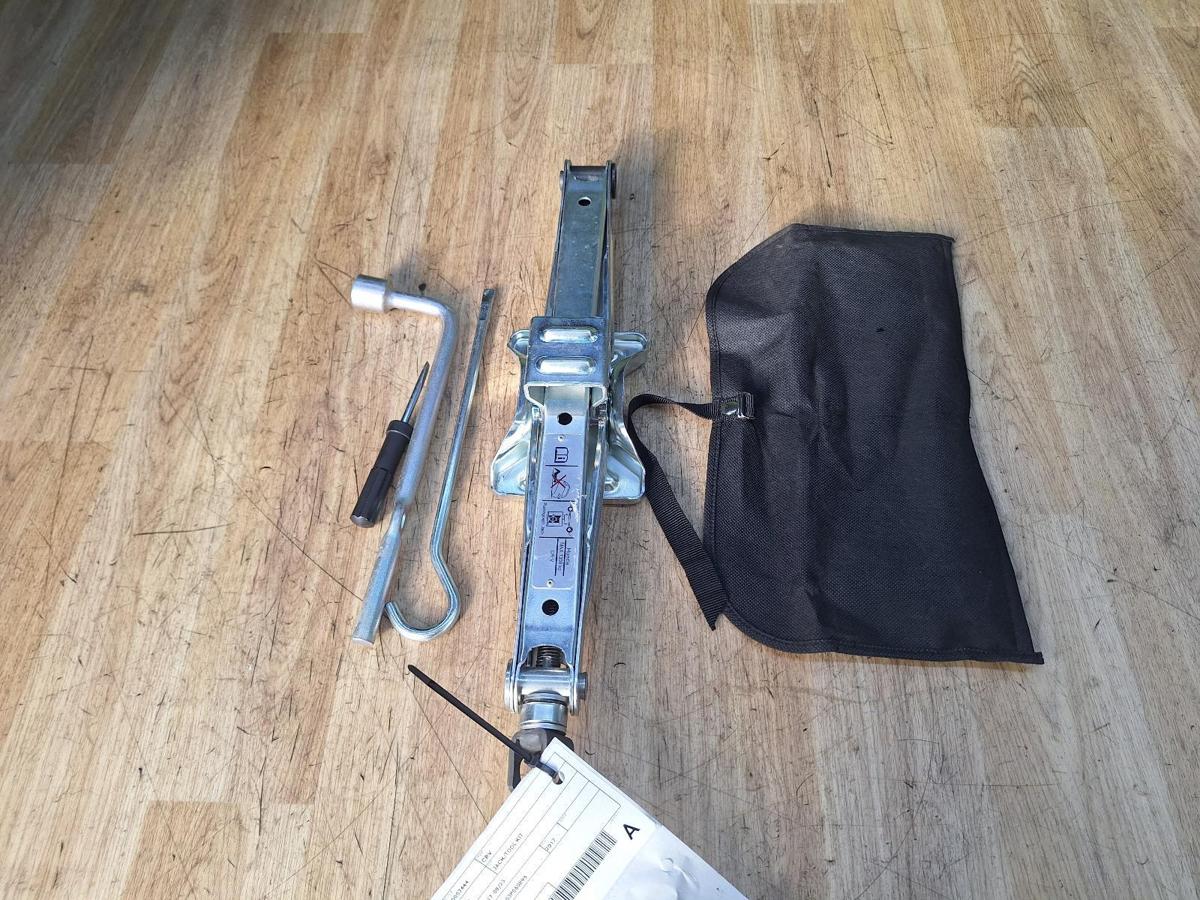 1000932102-Jack/Tool Kit Top