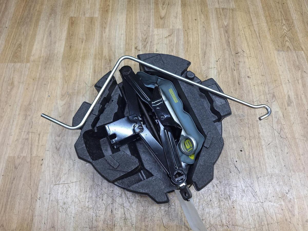 1000938155-Jack/Tool Kit Top
