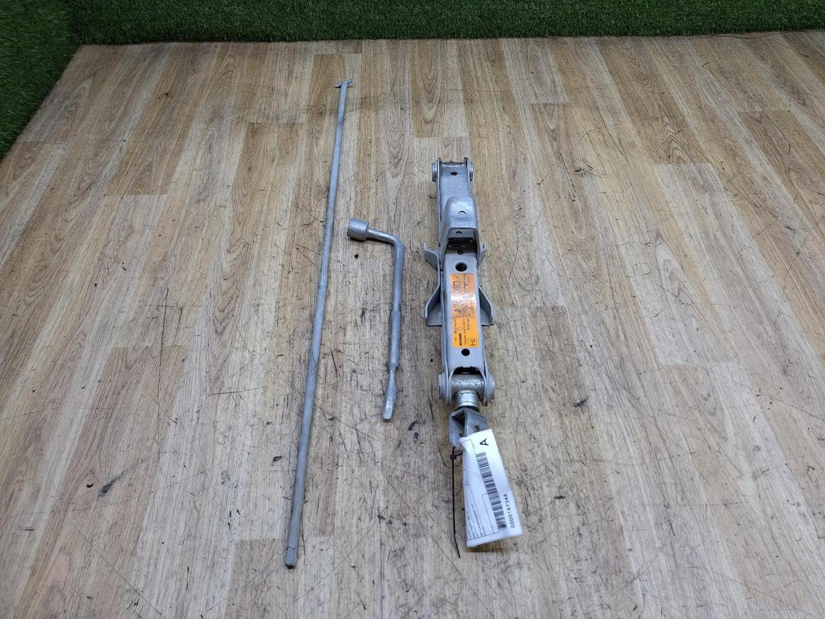 1000936075-Jack/Tool Kit Top