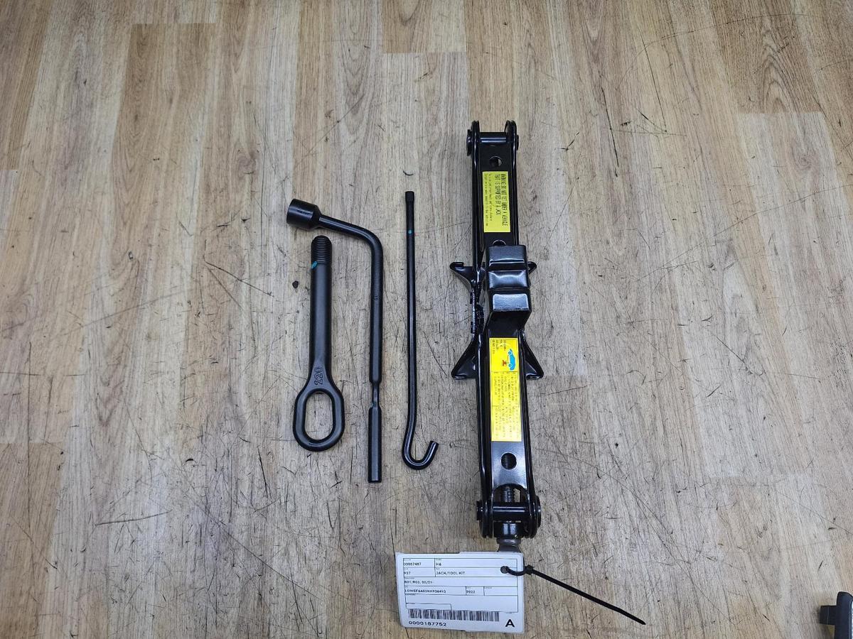 1000939546-Jack/Tool Kit Top