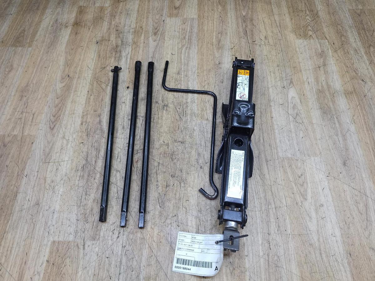 1000941522-Jack/Tool Kit Top