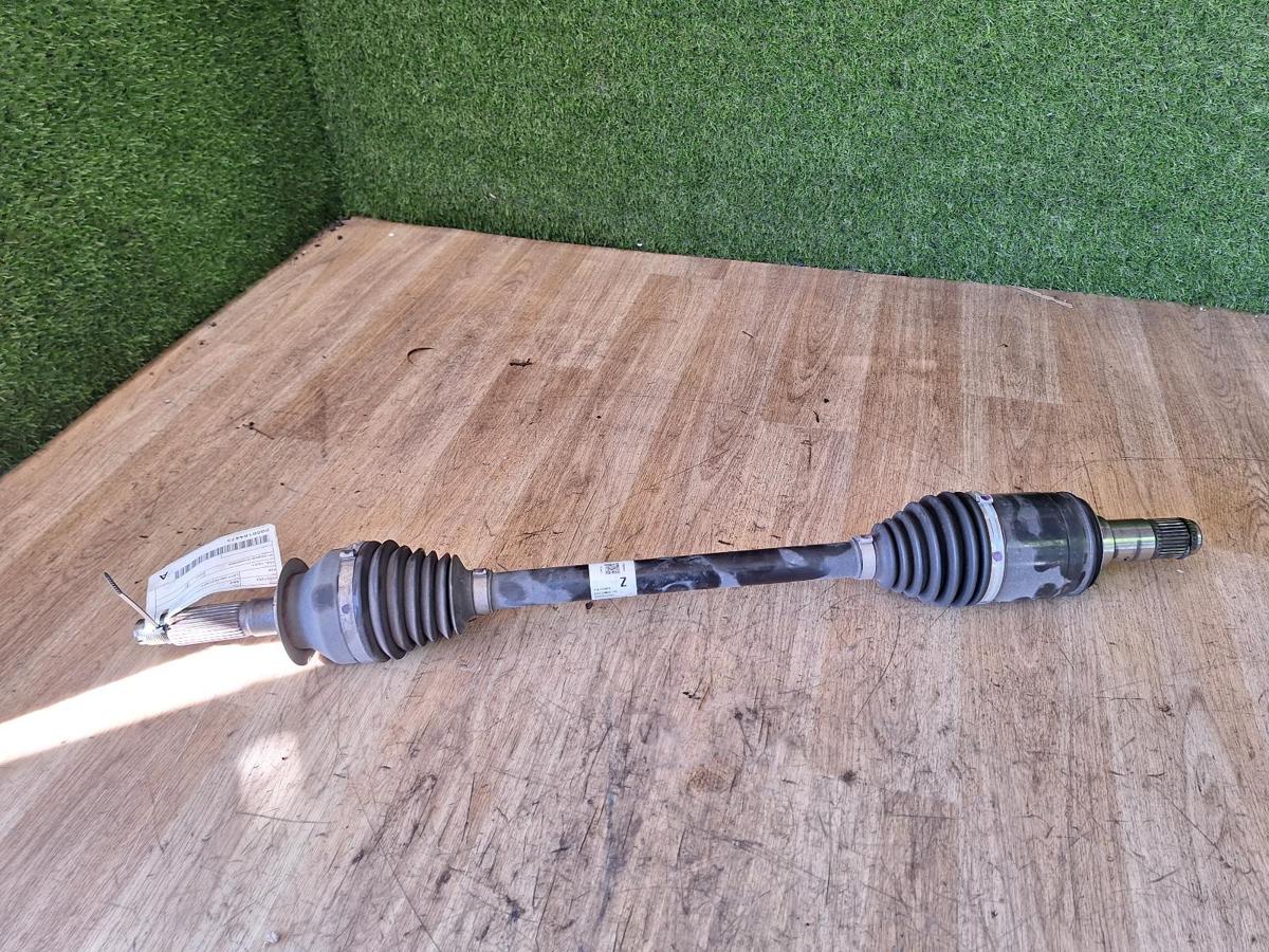 1000919890-Left Driveshaft Top