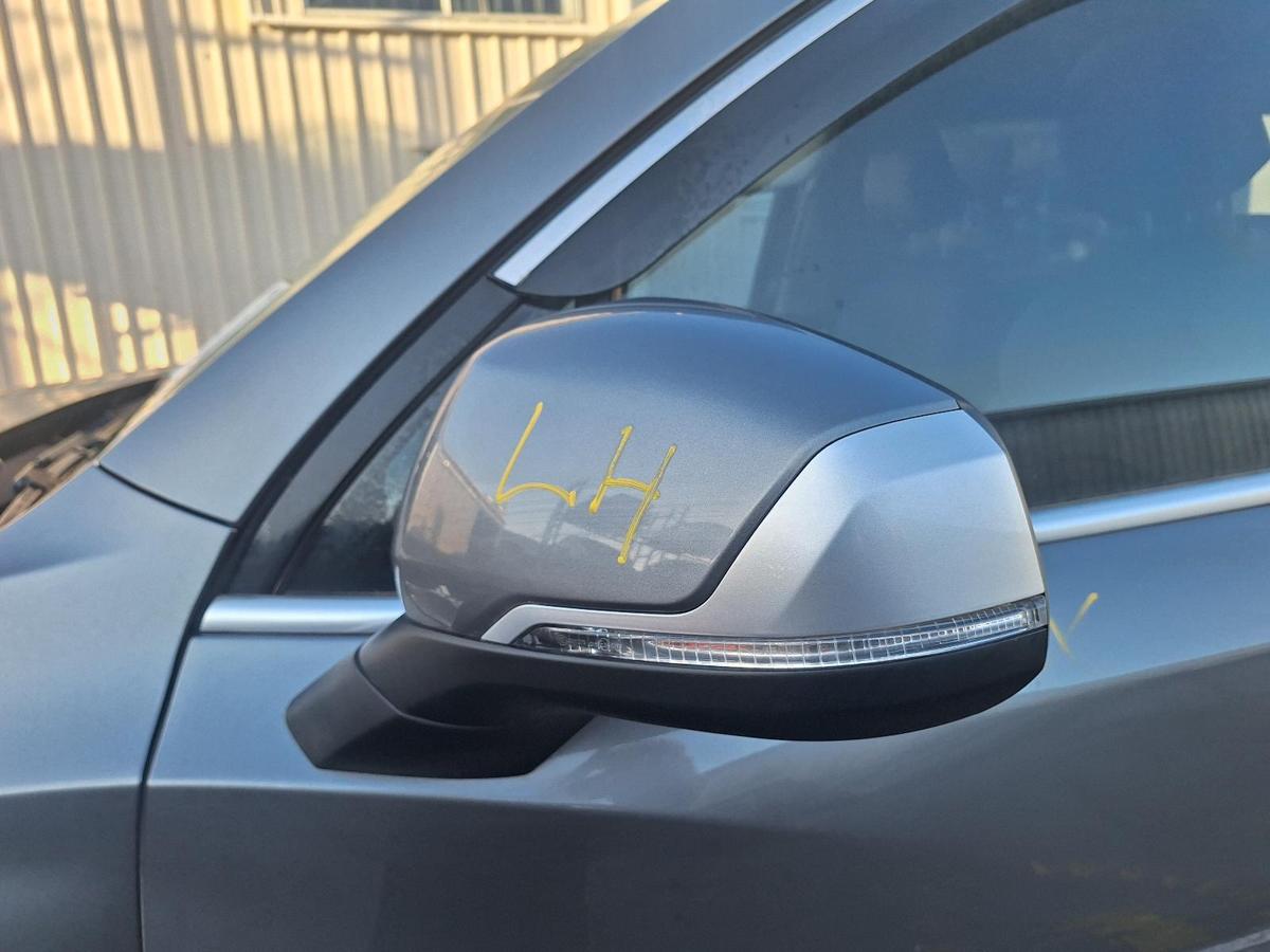 1000794472-Left Door Mirror