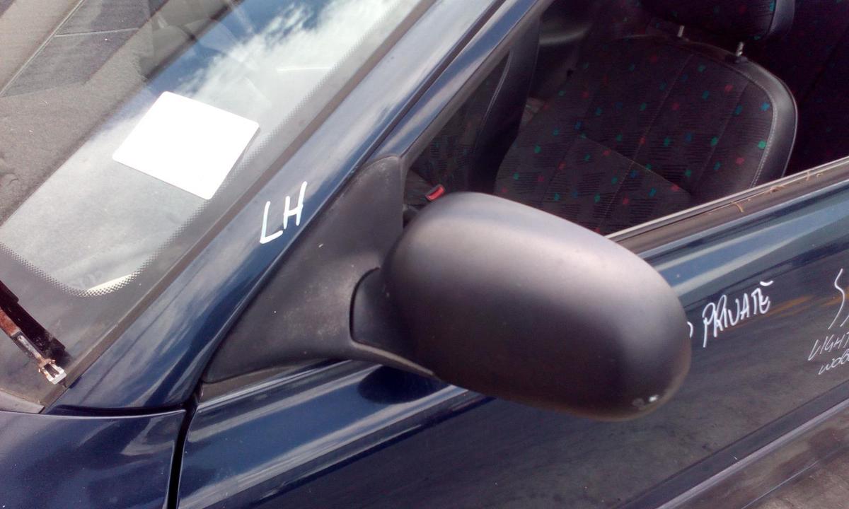 1000680652-Left Door Mirror