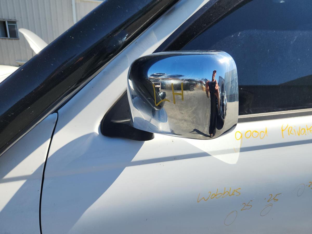 1000876598-Left Door Mirror