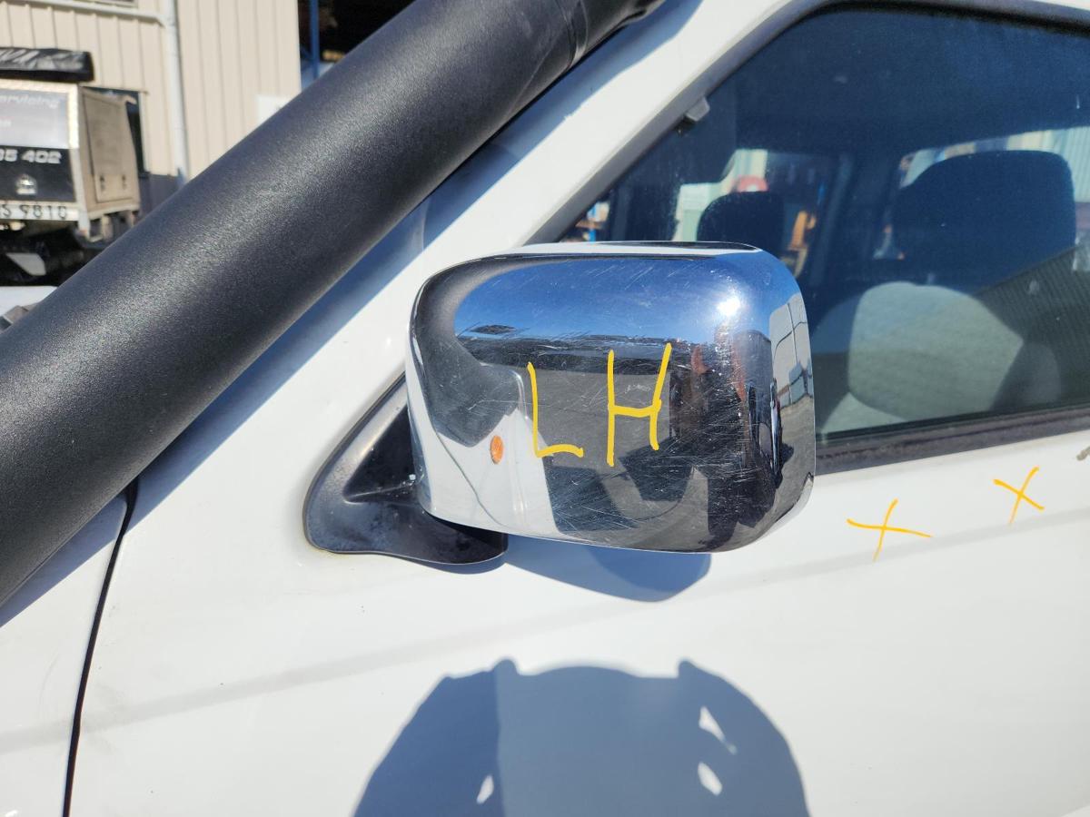 1000845025-Left Door Mirror