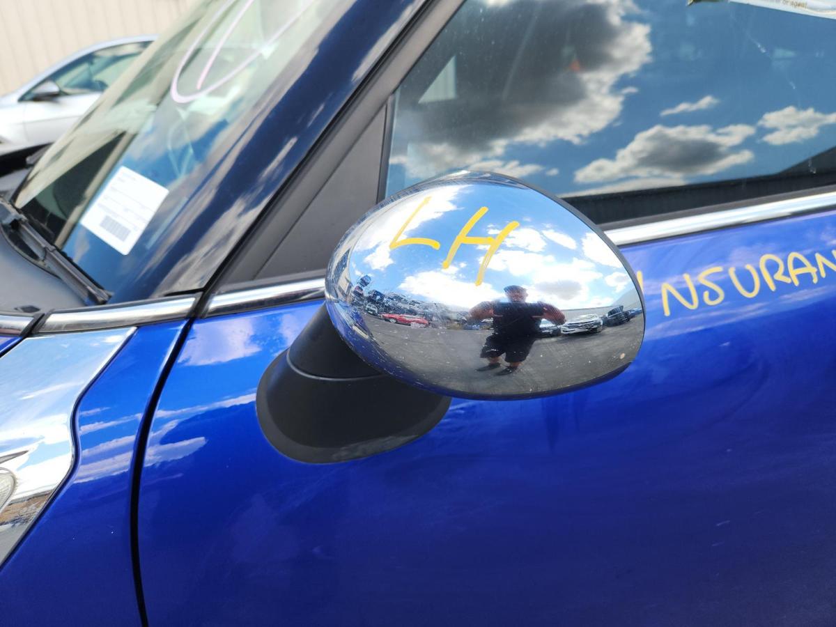 1000861039-Left Door Mirror