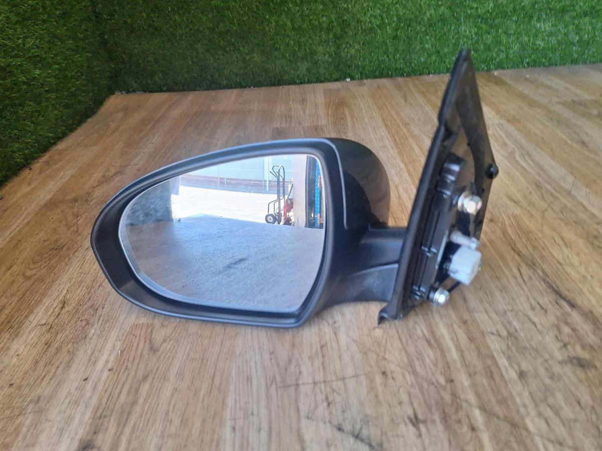 1000900826-Left Door Mirror Front
