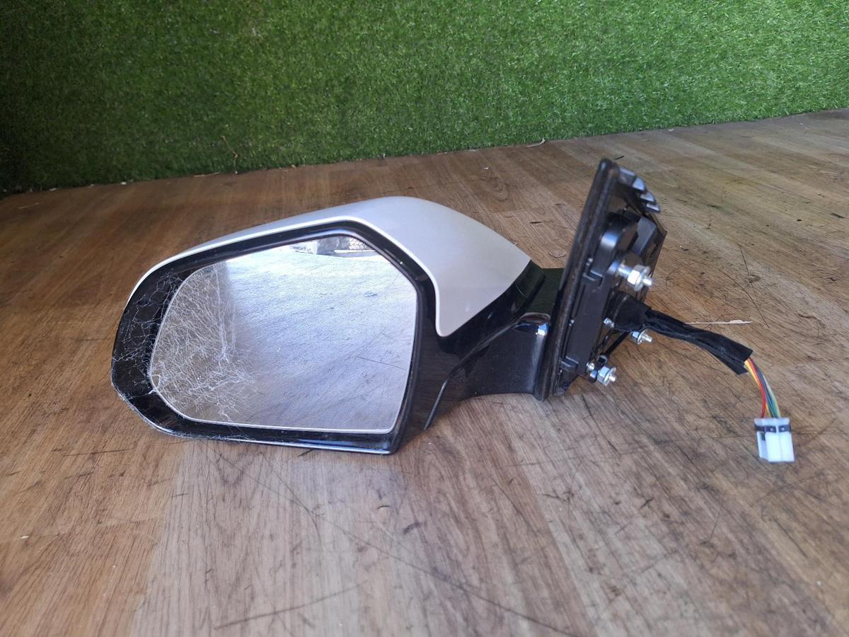 1000901948-Left Door Mirror Front
