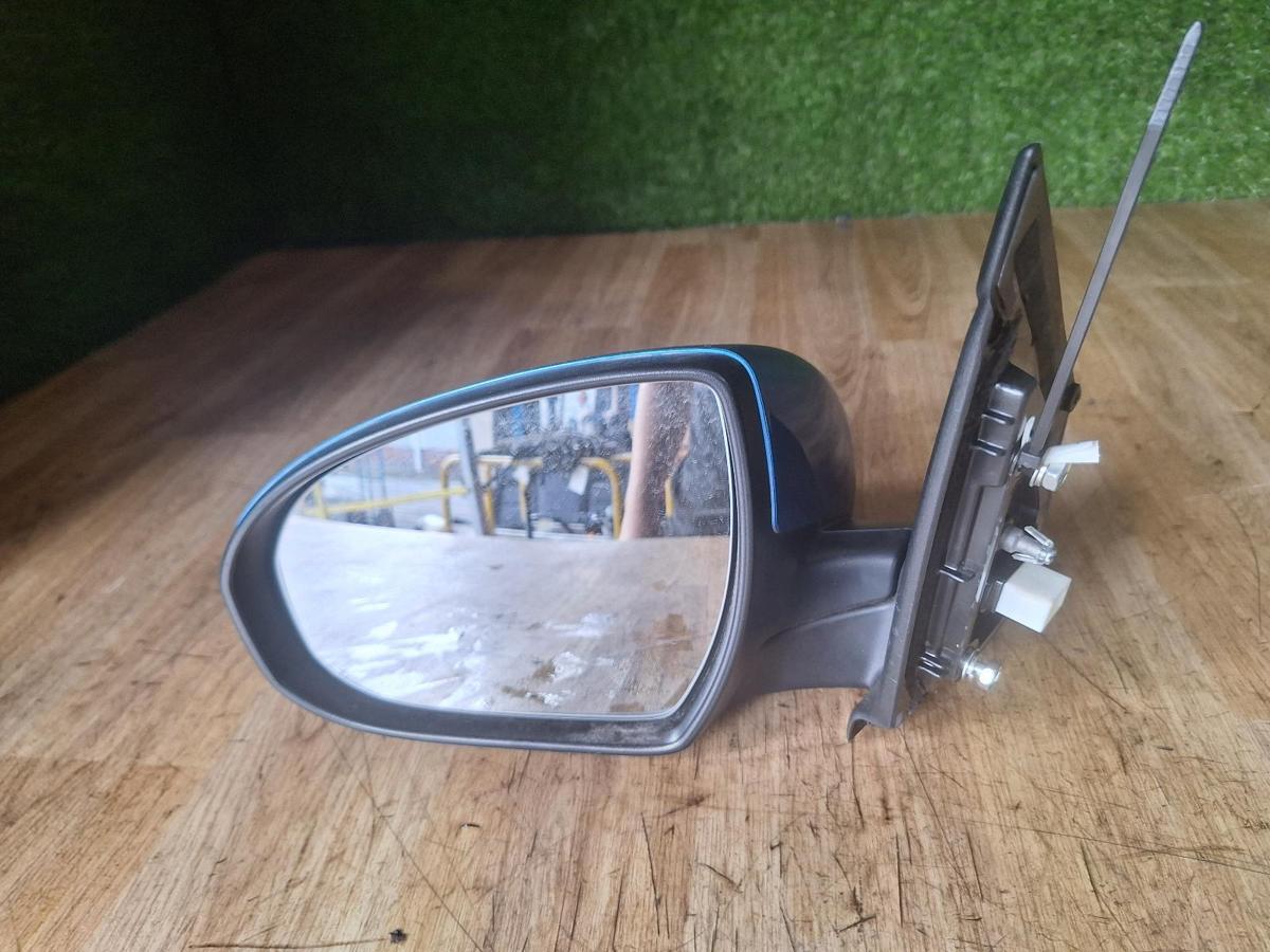 1000911262-Left Door Mirror Front