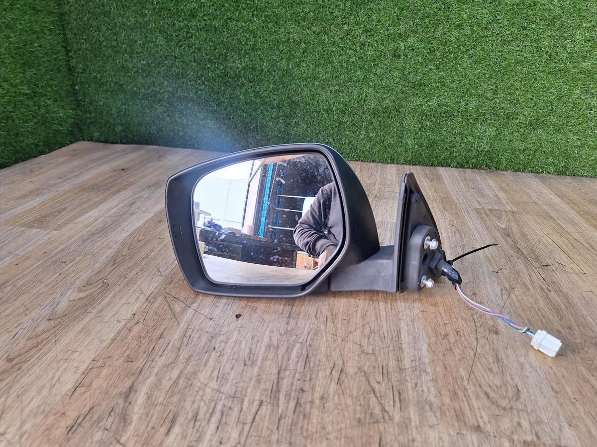 1000937976-Left Door Mirror Front
