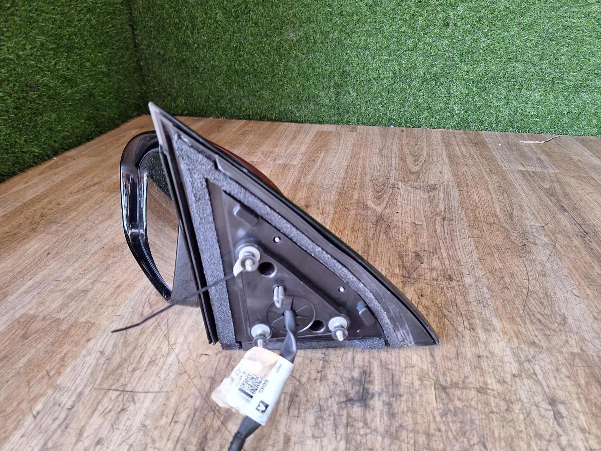 1000910861-Left Door Mirror Mount