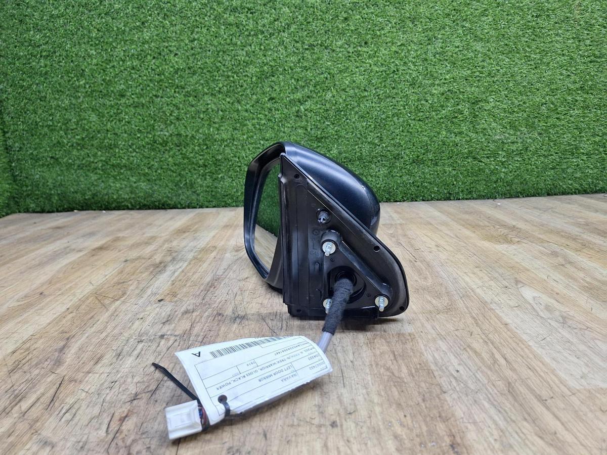 1000932862-Left Door Mirror Mount