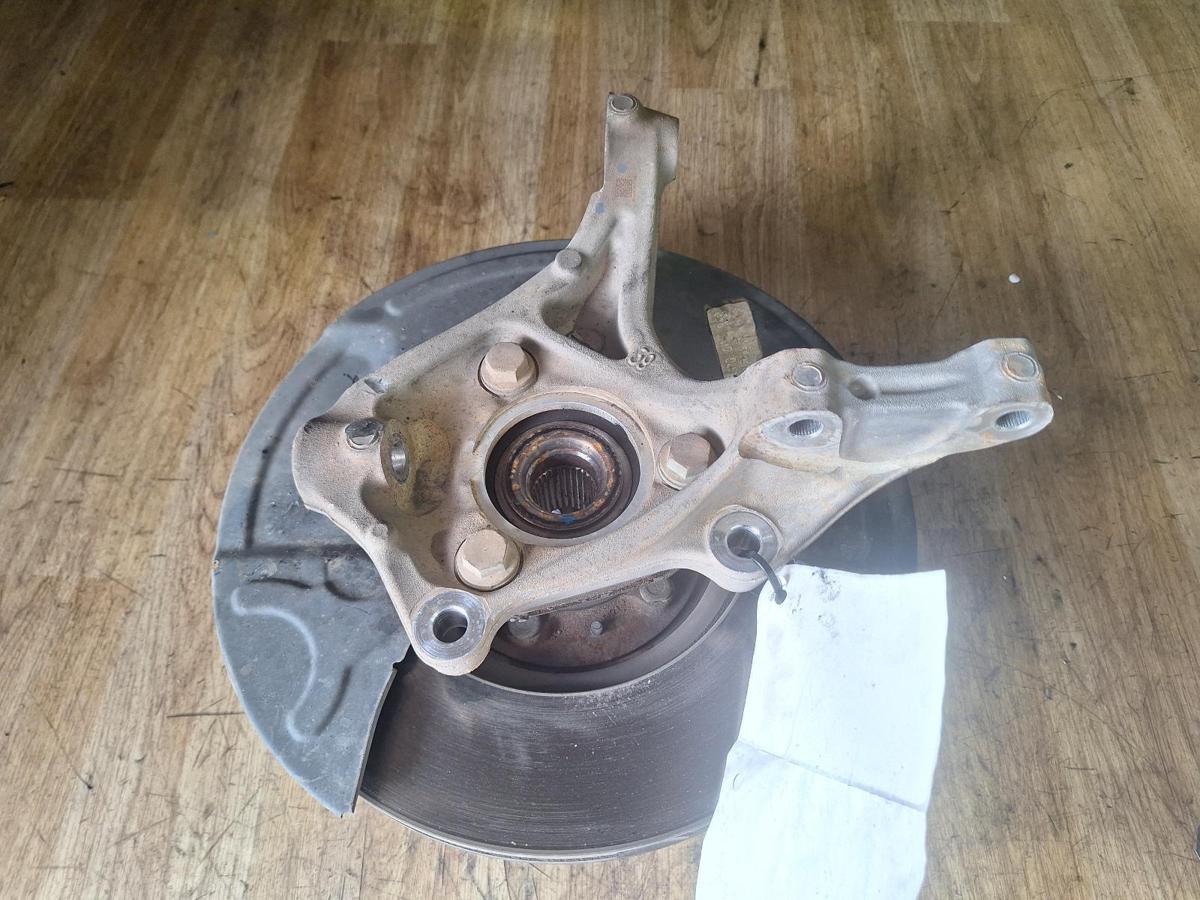 1000908303-Left Front Hub Assembly Top