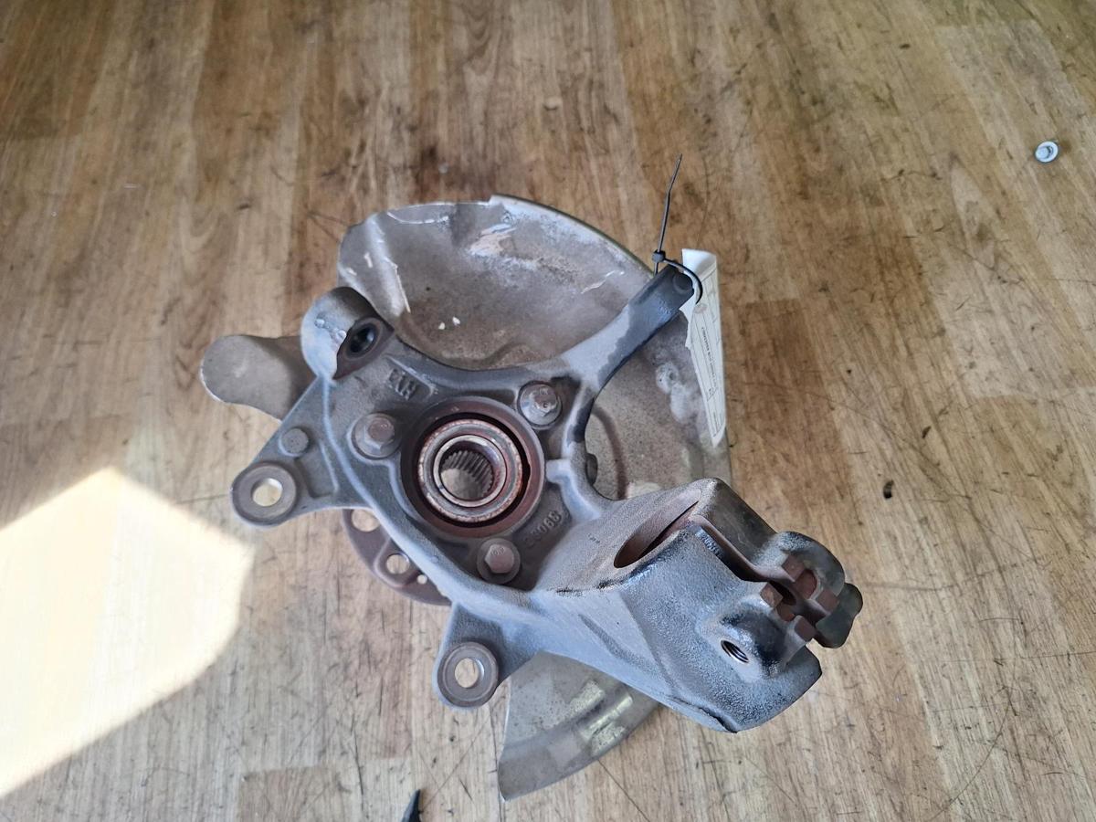 1000912101-Left Front Hub Assembly Top