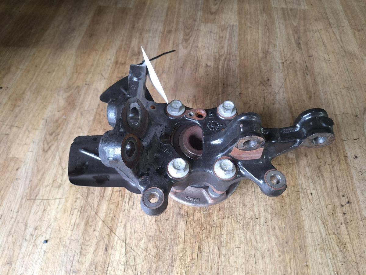 1000914923-Left Front Hub Assembly Top