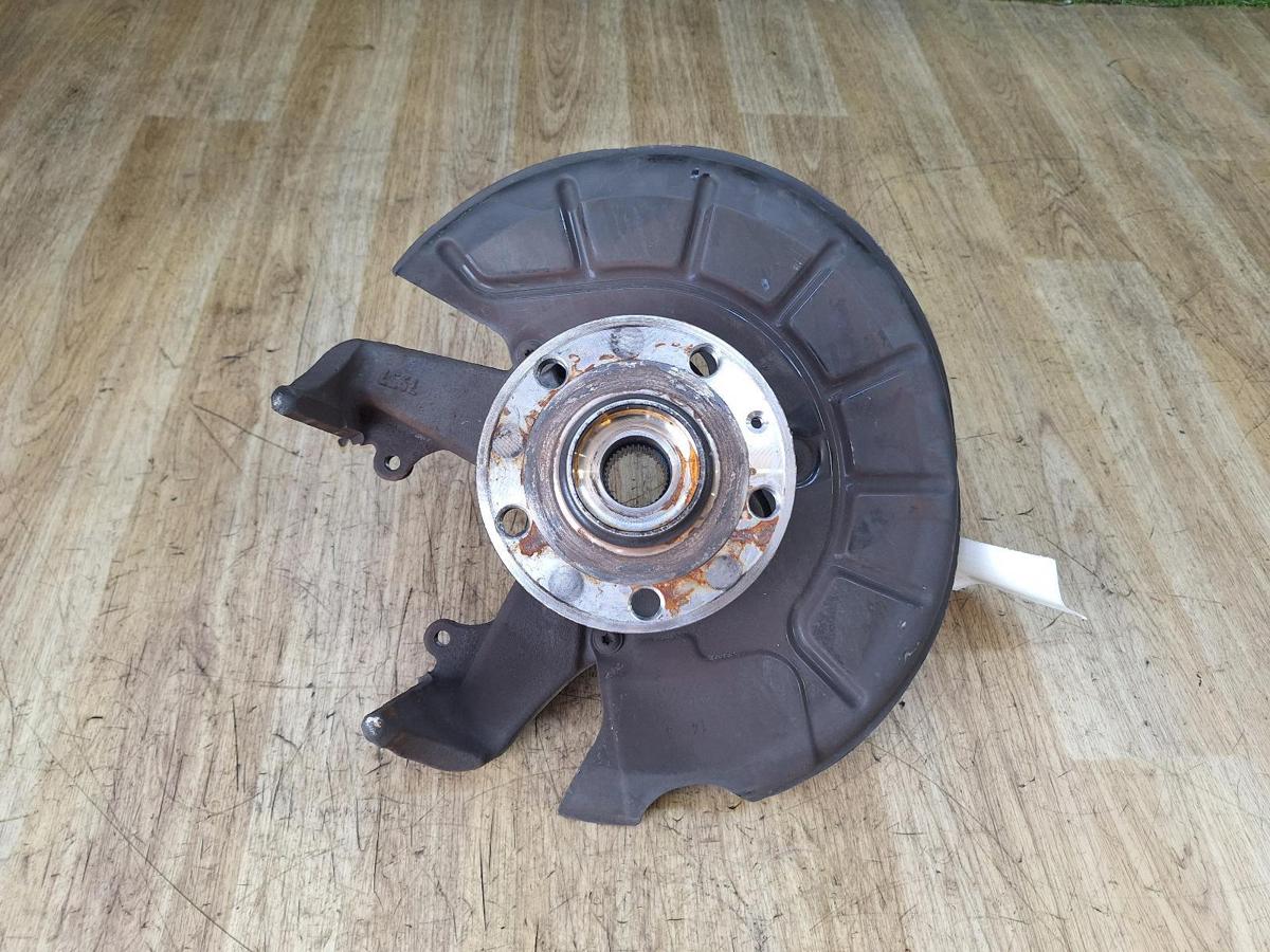 1000916319-Left Front Hub Assembly Top
