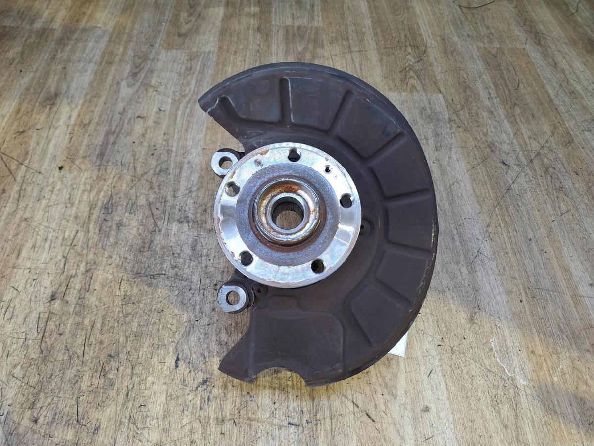 1000922032-Left Front Hub Assembly Top
