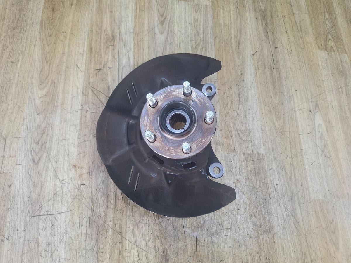 1000930844-Left Front Hub Assembly Top