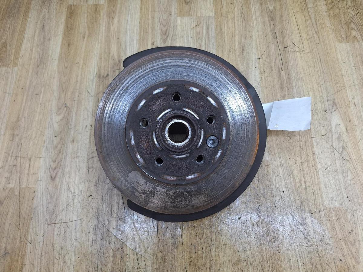 1000934116-Left Front Hub Assembly Top
