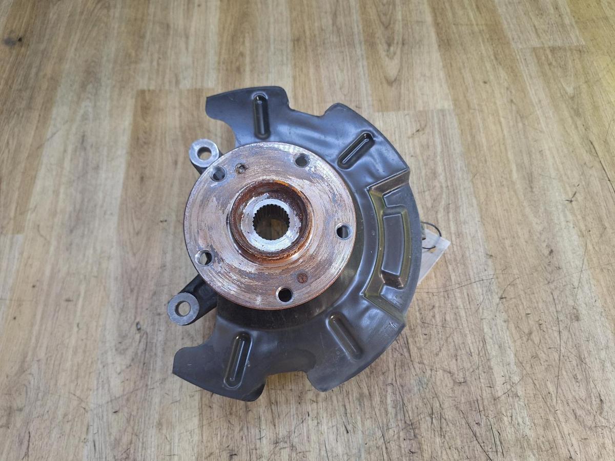 1000935305-Left Front Hub Assembly Top