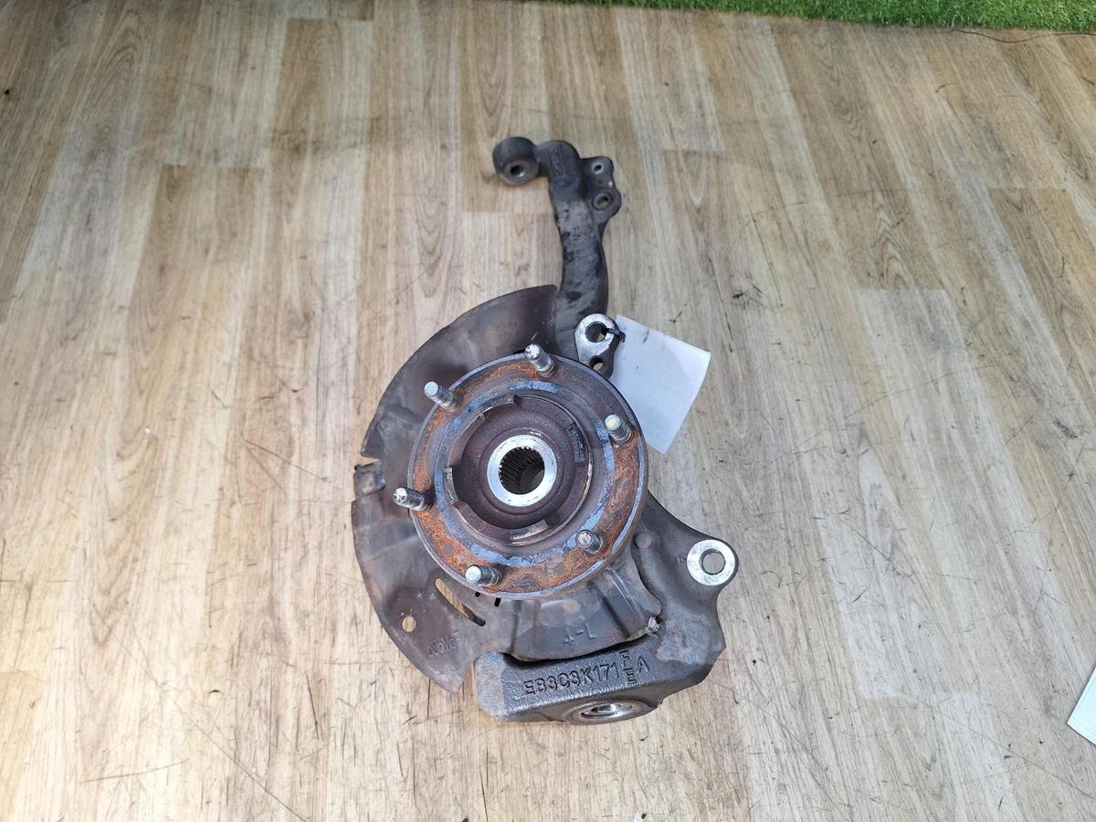 1000936370-Left Front Hub Assembly Top