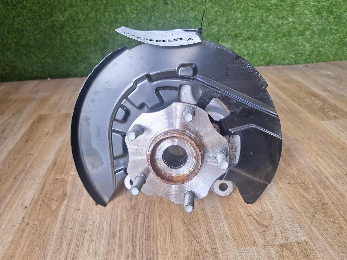 1000899056-Left Front Hub Assembly Top