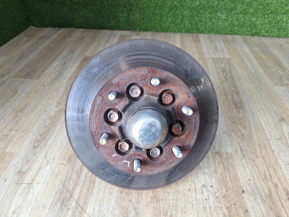 1000882806-Left Front Hub Assembly Top