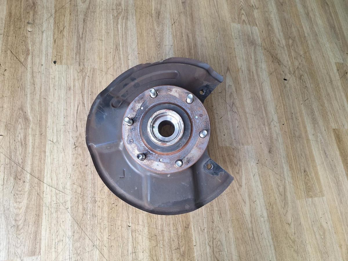 1000885745-Left Front Hub Assembly Top