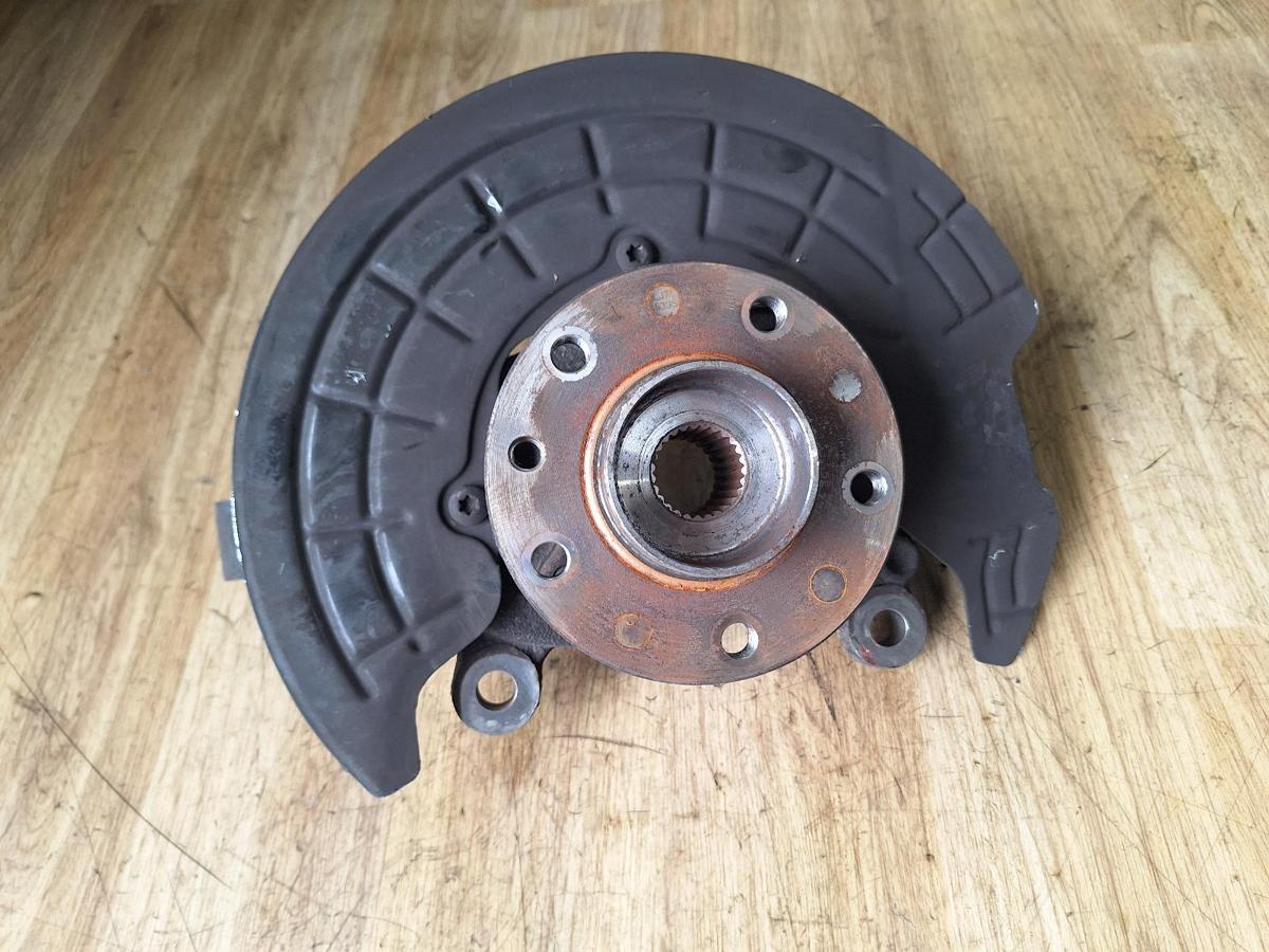 1000889372-Left Front Hub Assembly Top