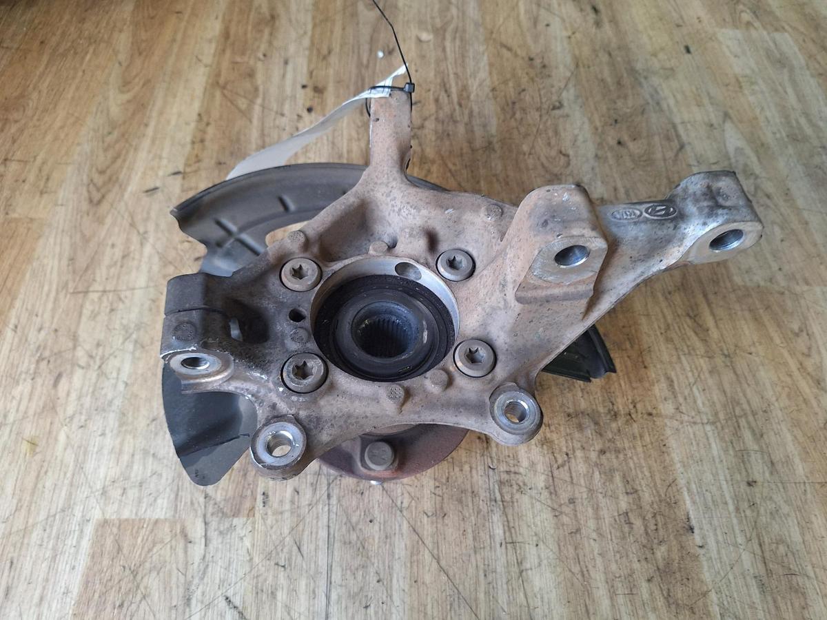 1000901941-Left Front Hub Assembly Top